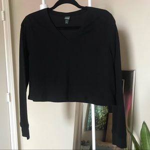 Wild Fable Cropped V-Neck Shirt 🕷